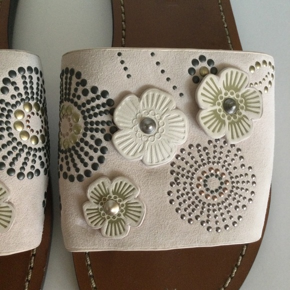 Coach Tea Rose Slip On Sandal Shoes Rivets Floral Suede Leather Size 7 cream - Picture 3 of 8